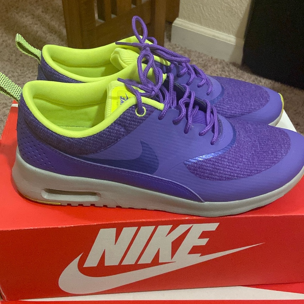 Women’s Gently worn Air Max Thea 9.5